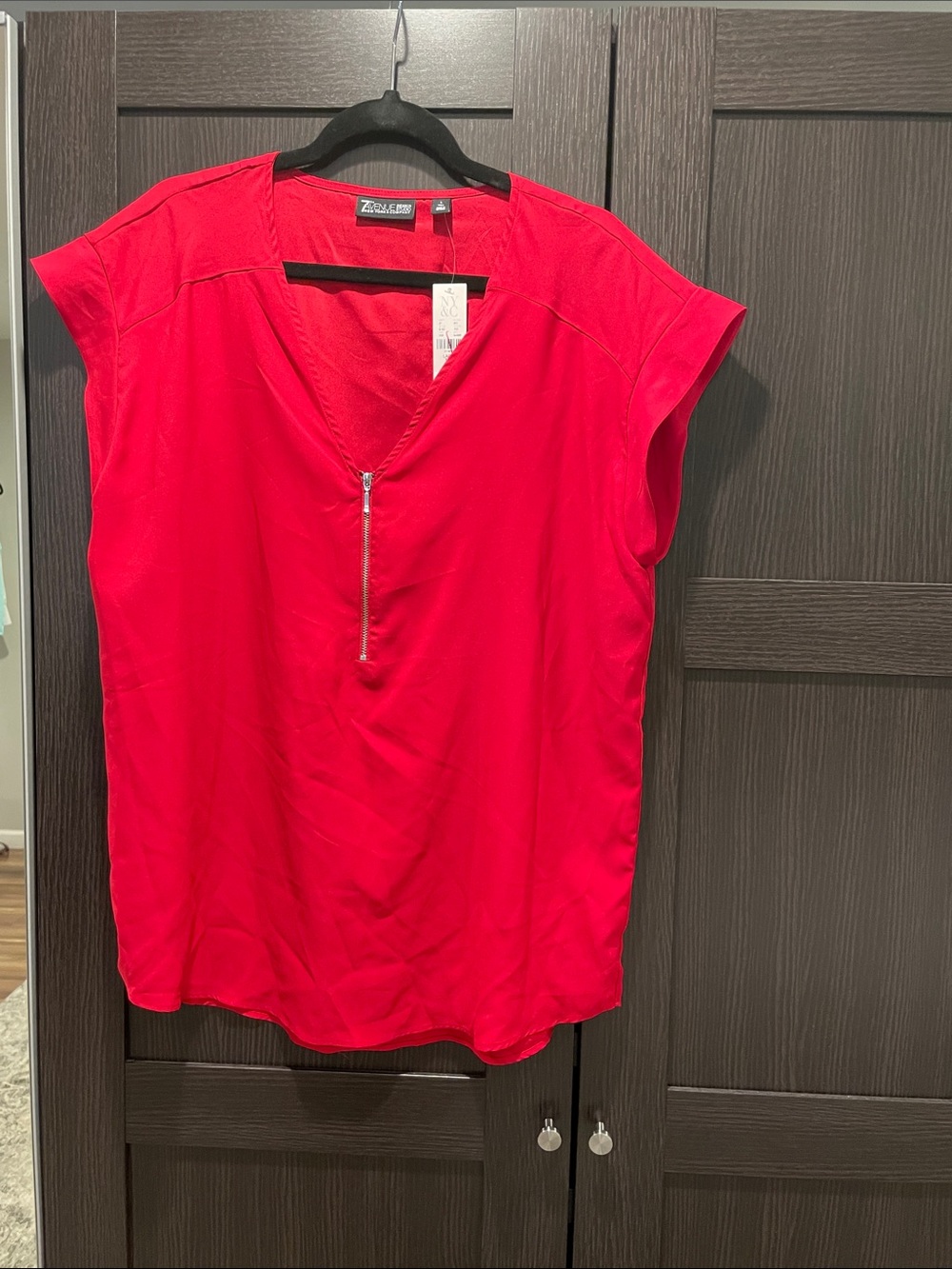 7th Avenue -NY&C V-Neck Zip Cap Sleeve Blouse in Scarlet Red